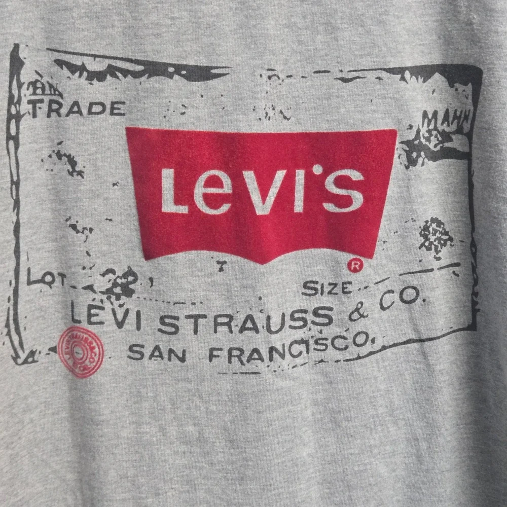 Levi's Graphic T-Shirt Mens Medium Gray Red Batwing Logo Short Sleeve Casual Tee